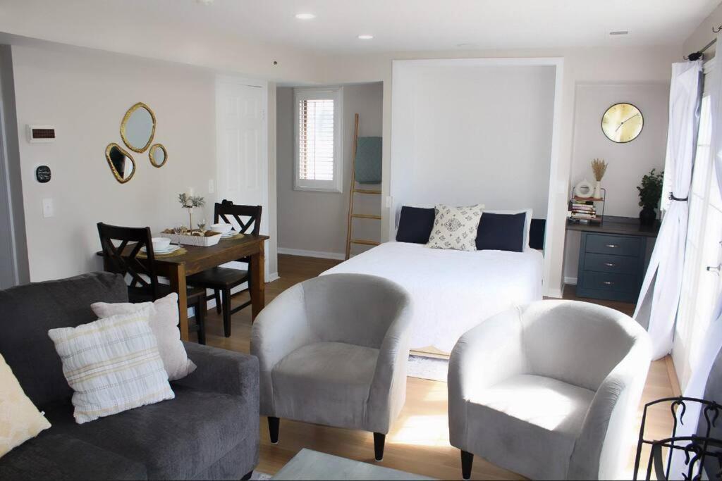 Cozy French Style Villa- 3 Bed-Casino-Pools-Jacuzzi ノーウィッチ エクステリア 写真