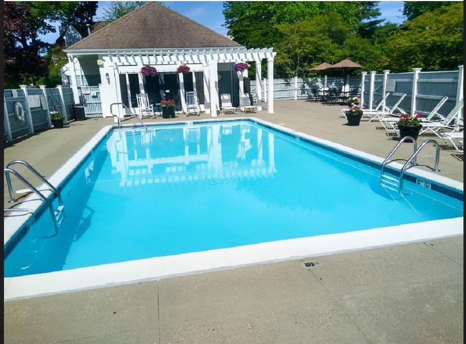 Cozy French Style Villa- 3 Bed-Casino-Pools-Jacuzzi ノーウィッチ エクステリア 写真